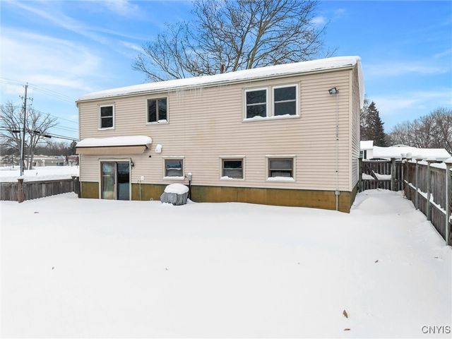 4000 Marlton Circle, Salina, NY 13090