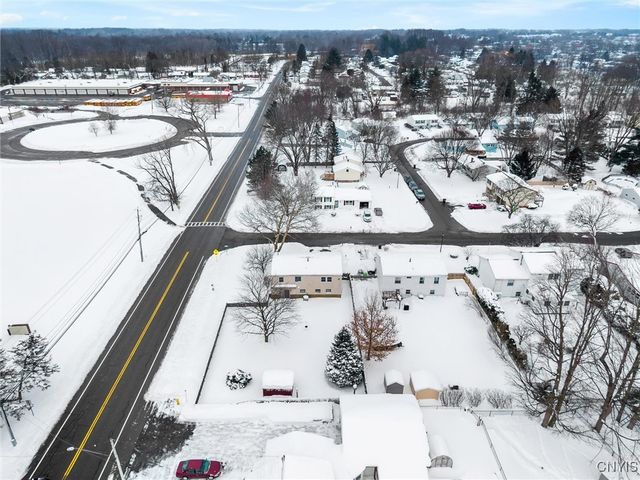 4000 Marlton Circle, Salina, NY 13090