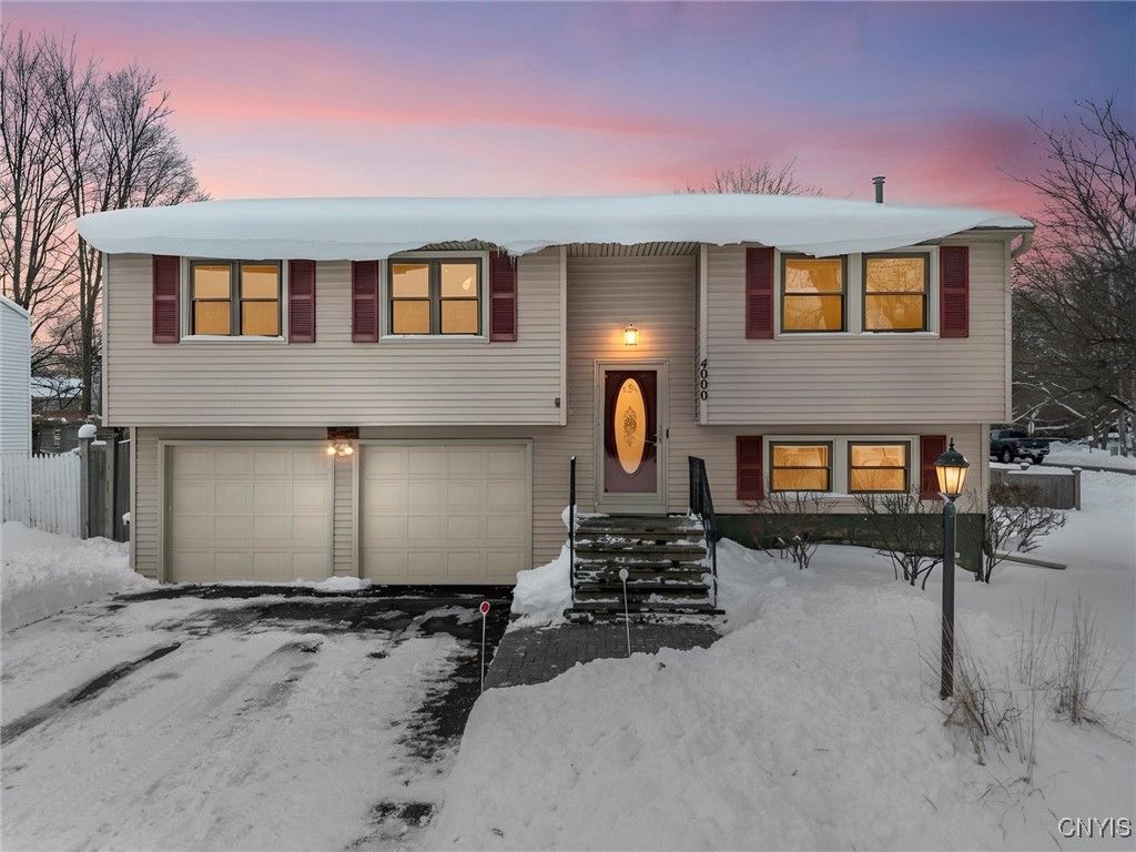 4000 Marlton Circle, Salina, NY 13090