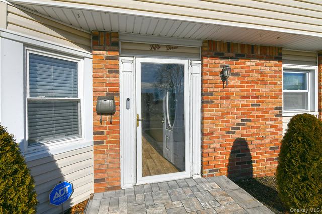 53 Clay Lane, Levittown, NY 11756