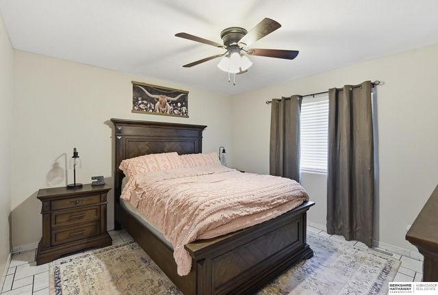 7912 Potter Plaza, Omaha, NE 68122