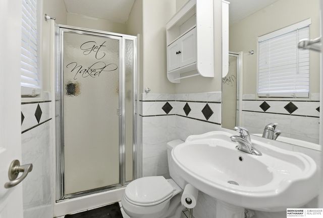 7912 Potter Plaza, Omaha, NE 68122