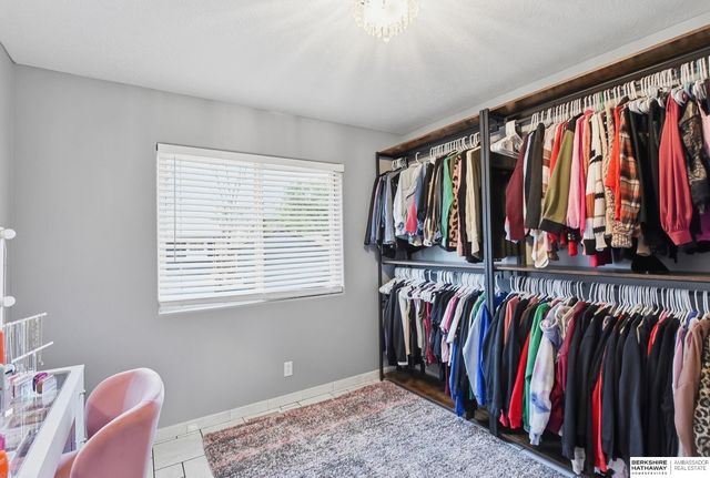 7912 Potter Plaza, Omaha, NE 68122