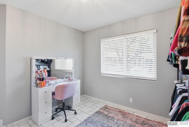 7912 Potter Plaza, Omaha, NE 68122