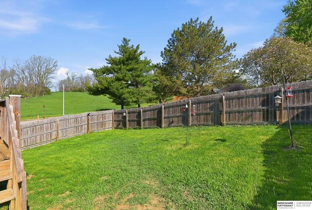 7912 Potter Plaza, Omaha, NE 68122