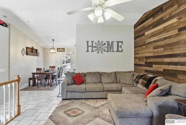 7912 Potter Plaza, Omaha, NE 68122