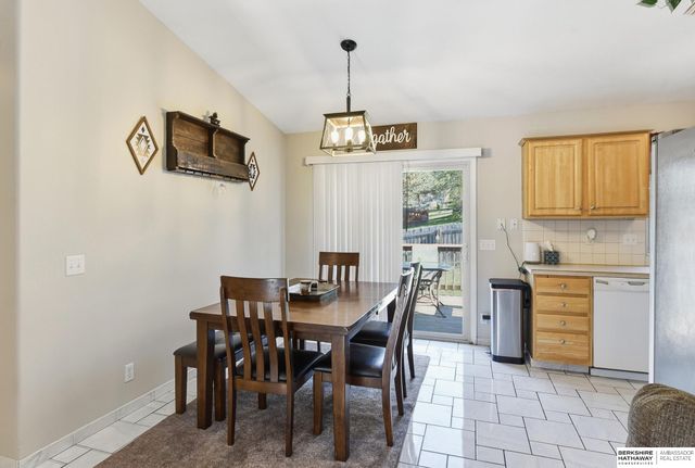 7912 Potter Plaza, Omaha, NE 68122