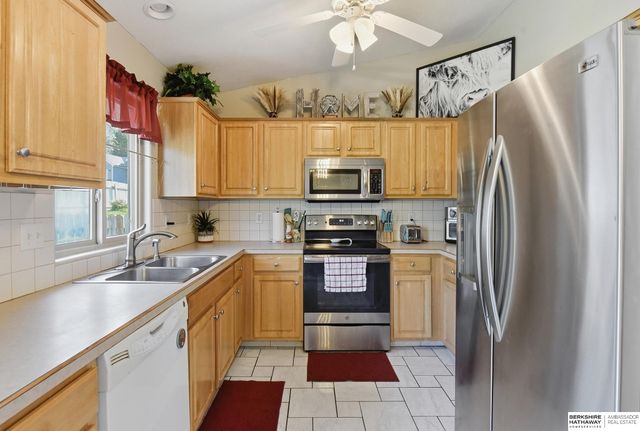 7912 Potter Plaza, Omaha, NE 68122
