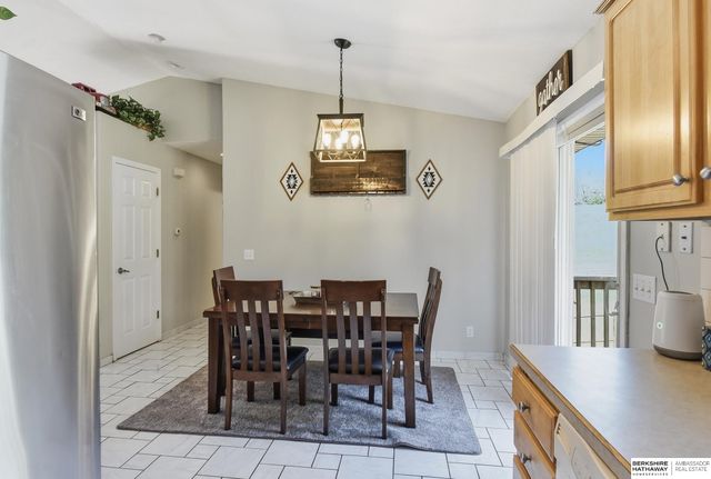 7912 Potter Plaza, Omaha, NE 68122
