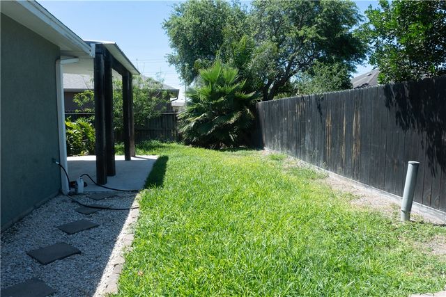 6518 Paddington Dr, Corpus Christi, TX 78414