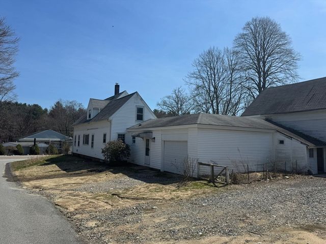 129 Turnpike St, Easton, MA 02375