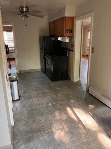 12 Maryland Avenue, Freeport, NY 11520