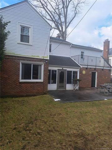 12 Maryland Avenue, Freeport, NY 11520