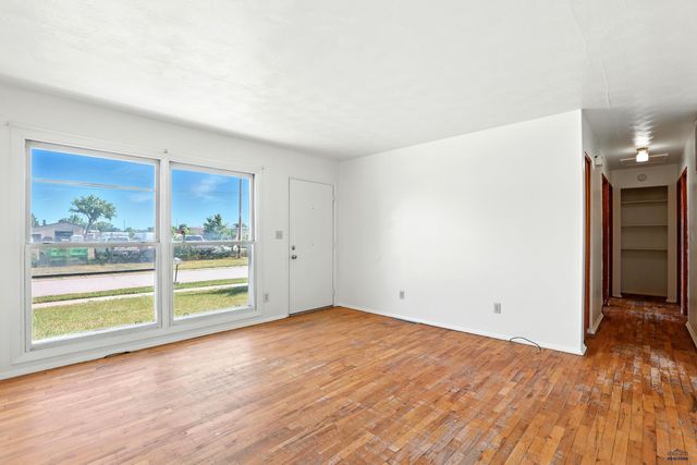 1111 E ST FRANCIS, Rapid City, SD 57701