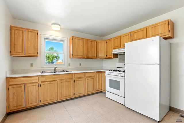 1111 E ST FRANCIS, Rapid City, SD 57701