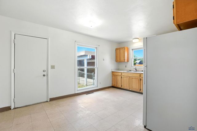 1111 E ST FRANCIS, Rapid City, SD 57701
