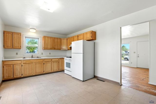 1111 E ST FRANCIS, Rapid City, SD 57701