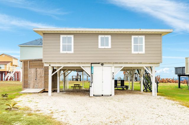 719 Seashell Drive, Surfside Beach, TX 77541