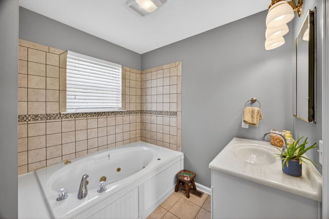 9680 Slippery Elm Ln, Soddy Daisy, TN 37379