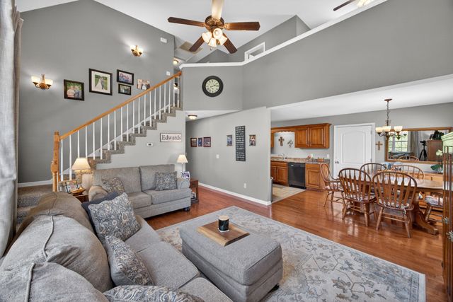 9680 Slippery Elm Ln, Soddy Daisy, TN 37379