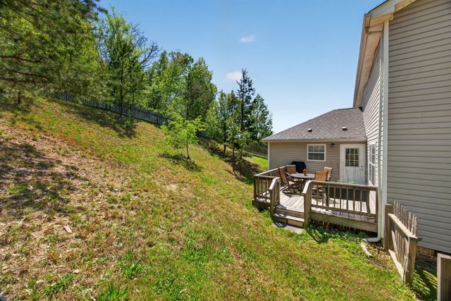 9680 Slippery Elm Ln, Soddy Daisy, TN 37379