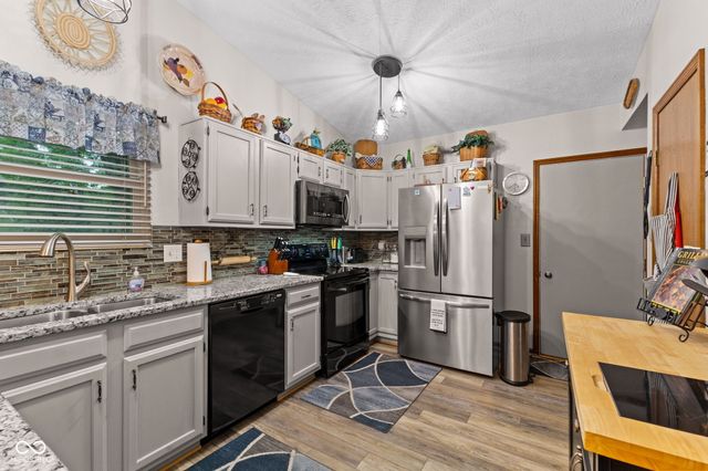 3727 Oil Creek Drive, Indianapolis, IN 46268