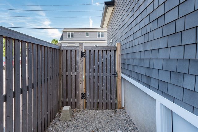 3 Lincoln Street, Hull, MA 02045