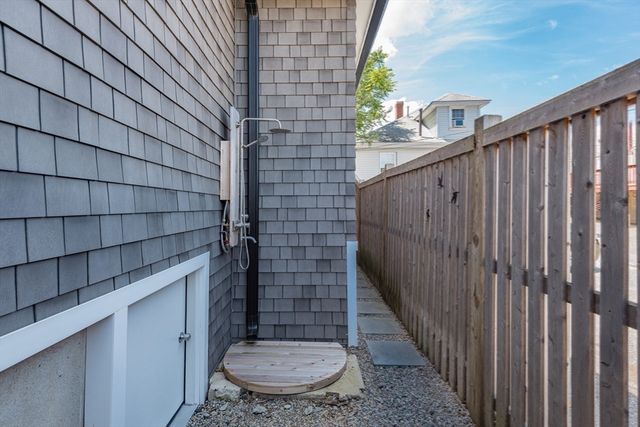 3 Lincoln Street, Hull, MA 02045