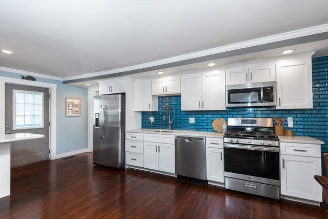 3 Lincoln Street, Hull, MA 02045