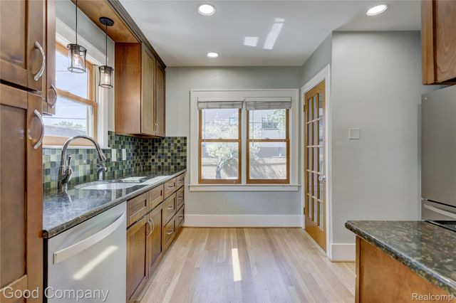 419 E 5th Street, Royal Oak, MI 48067