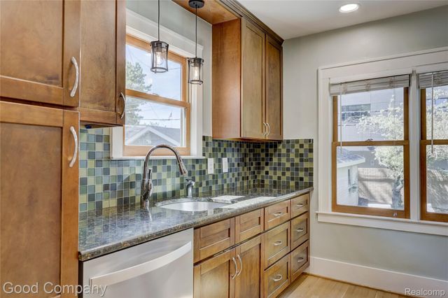 419 E 5th Street, Royal Oak, MI 48067