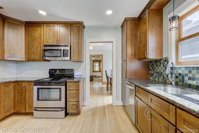 419 E 5th Street, Royal Oak, MI 48067