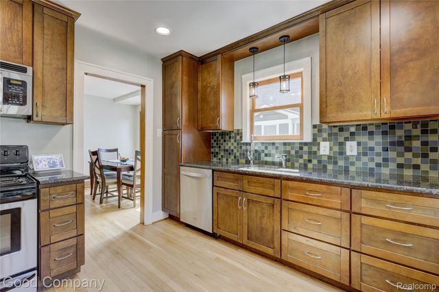 419 E 5th Street, Royal Oak, MI 48067
