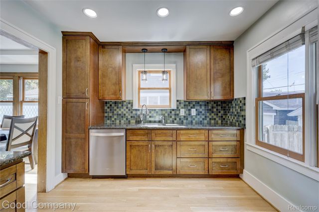 419 E 5th Street, Royal Oak, MI 48067