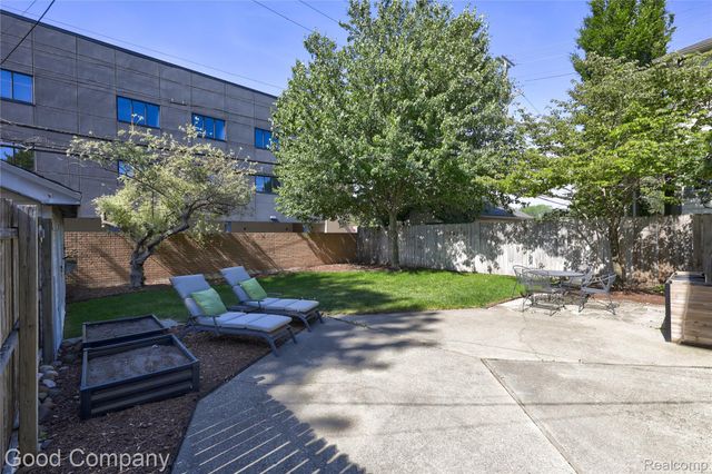 419 E 5th Street, Royal Oak, MI 48067