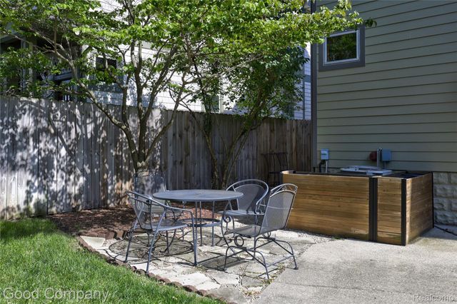 419 E 5th Street, Royal Oak, MI 48067