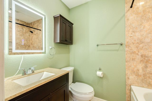 1030 Maple Street, Clute, TX 77531