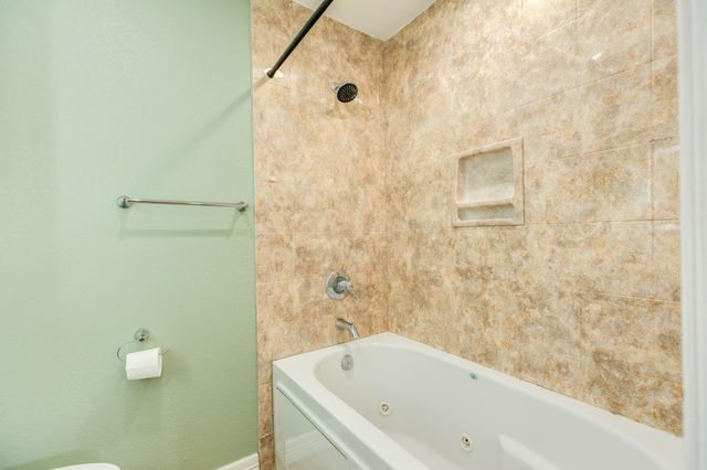 1030 Maple Street, Clute, TX 77531