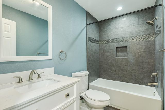 1030 Maple Street, Clute, TX 77531