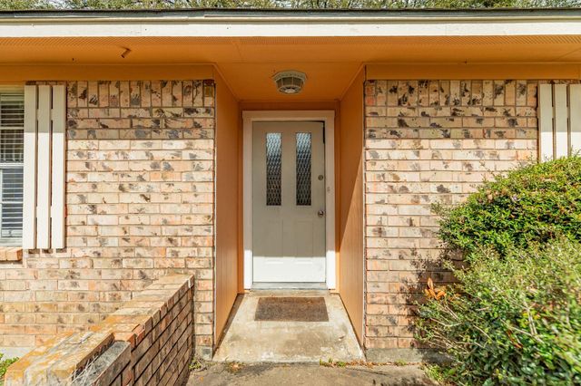 1030 Maple Street, Clute, TX 77531