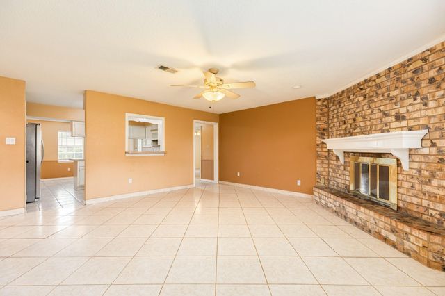 1030 Maple Street, Clute, TX 77531