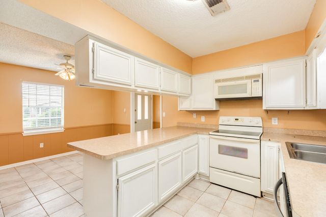 1030 Maple Street, Clute, TX 77531