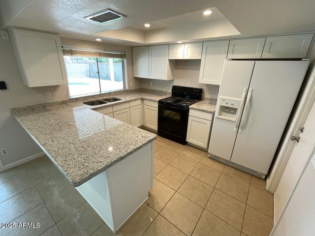 2111 N BULLMOOSE Drive, Chandler, AZ 85224