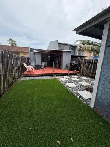 9116 NW 35th Pl, Sunrise, FL 33351