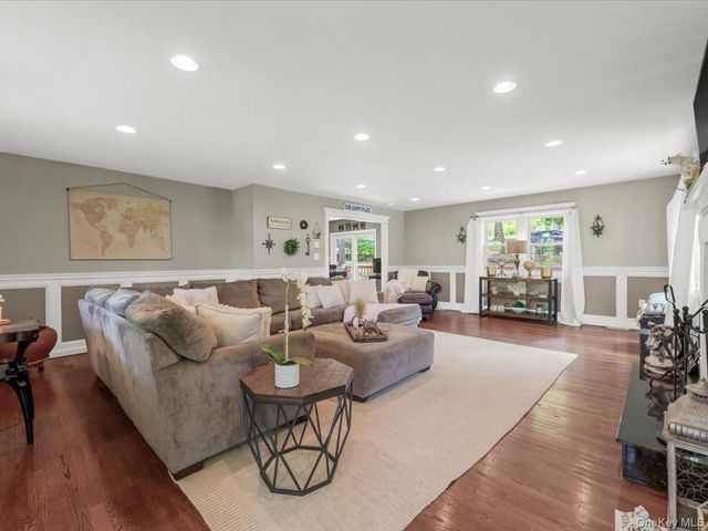 2 Seaview Ledge, Shoreham, NY 11786