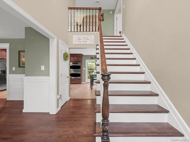 2 Seaview Ledge, Shoreham, NY 11786