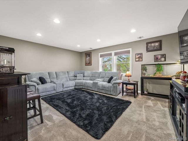 2 Seaview Ledge, Shoreham, NY 11786