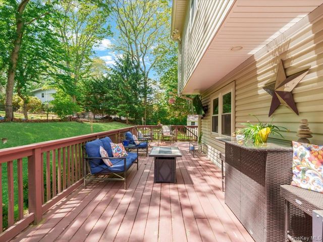 2 Seaview Ledge, Shoreham, NY 11786