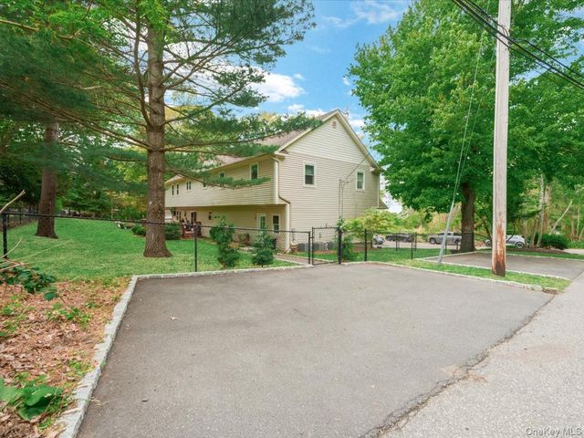 2 Seaview Ledge, Shoreham, NY 11786