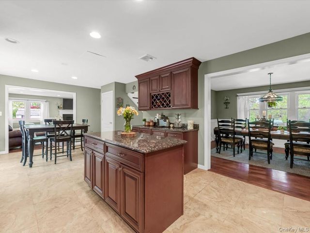 2 Seaview Ledge, Shoreham, NY 11786